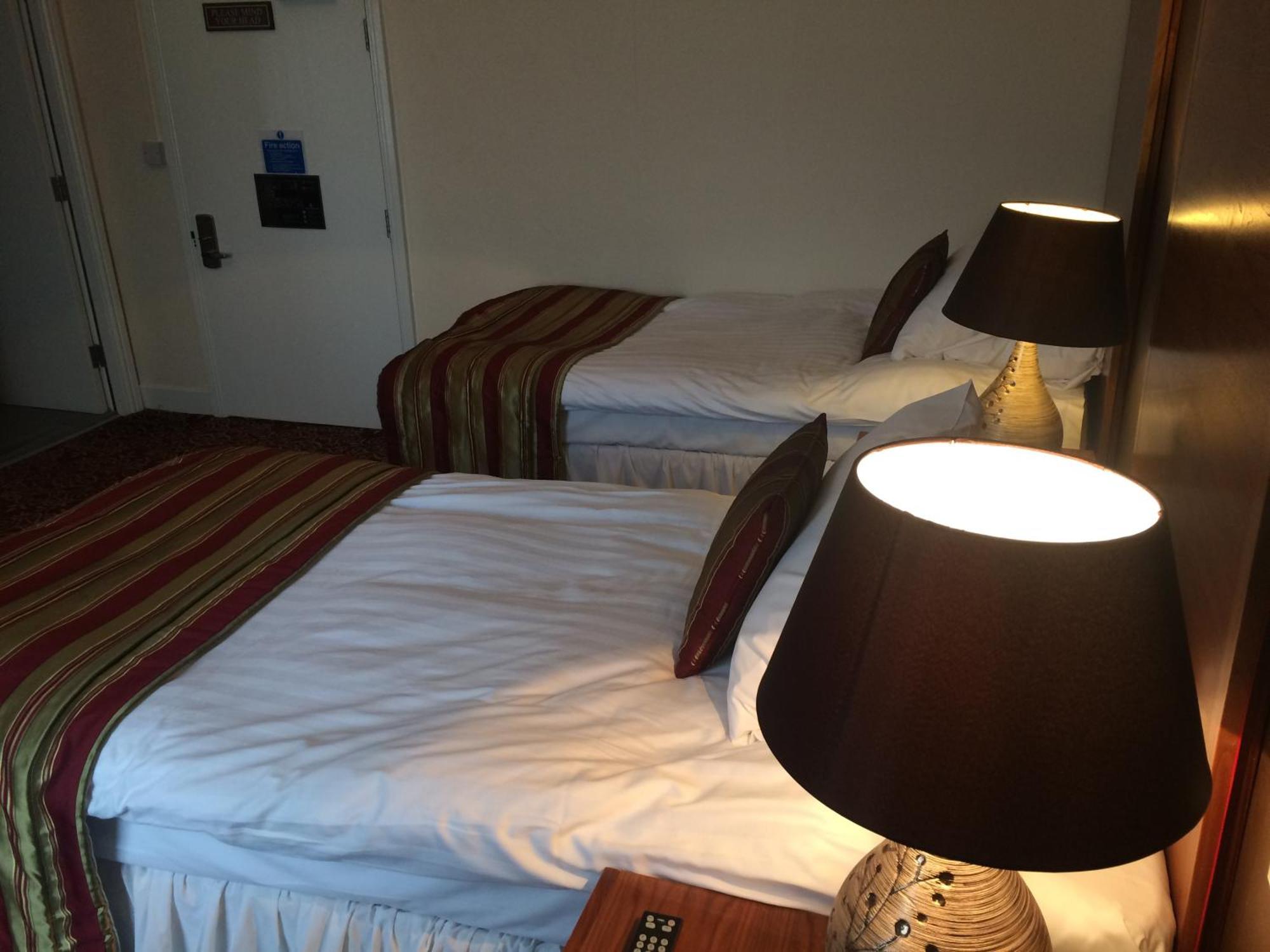 The Three Tuns Hotel Wetherspoon Thirsk Habitación foto