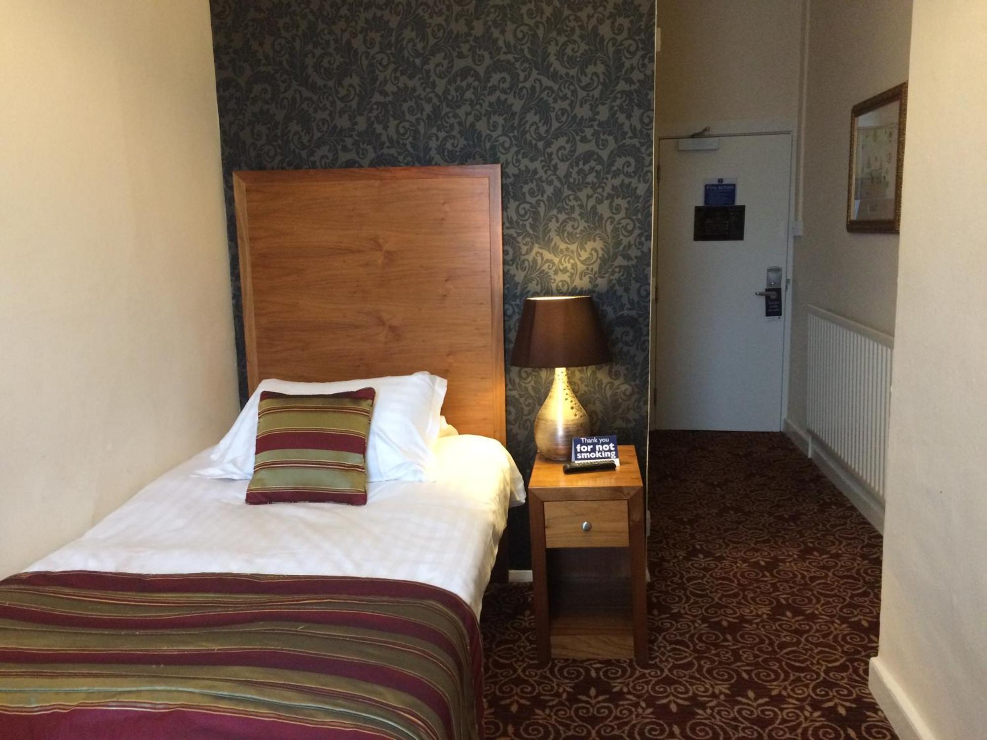 The Three Tuns Hotel Wetherspoon Thirsk Habitación foto