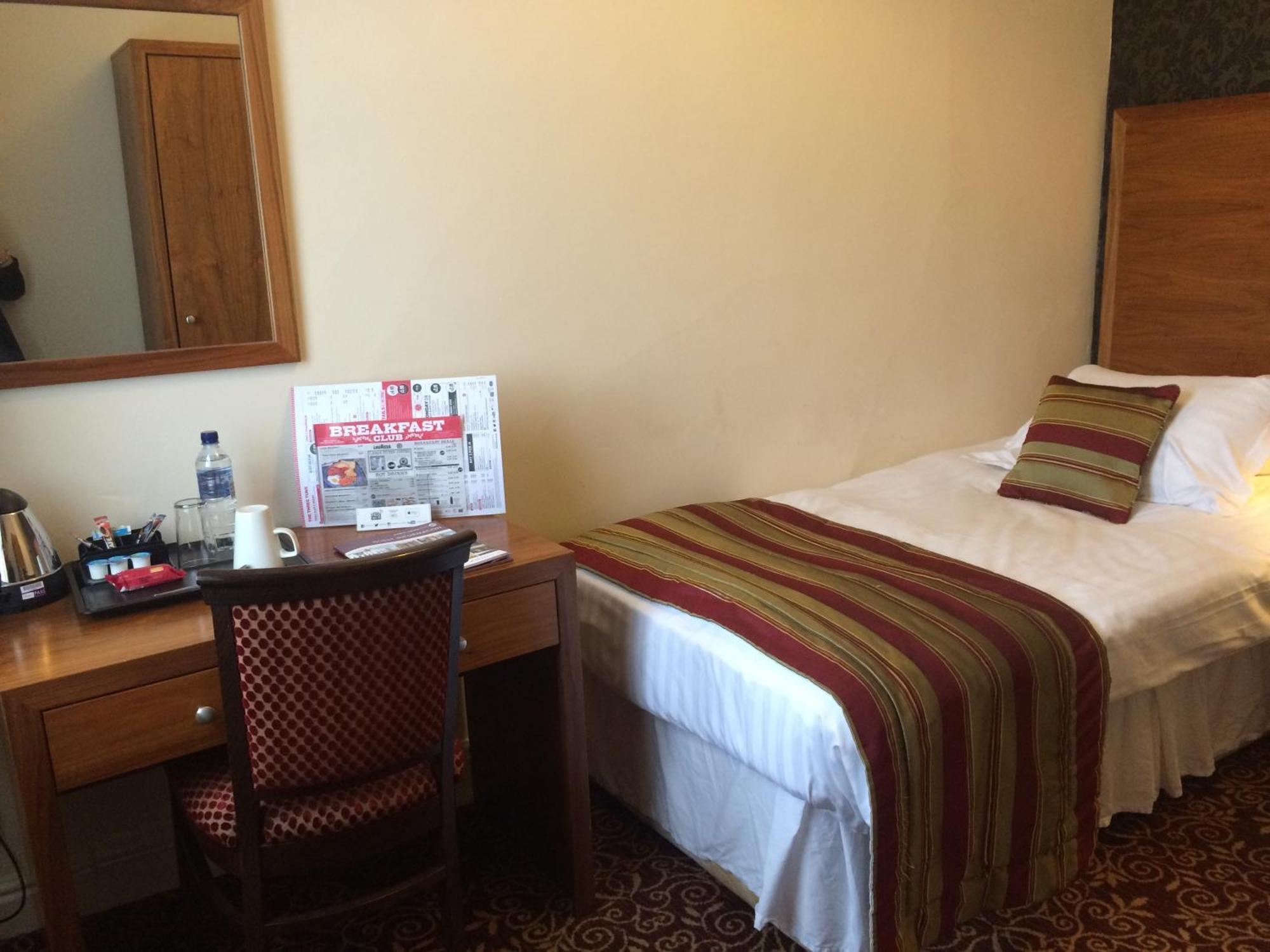 The Three Tuns Hotel Wetherspoon Thirsk Habitación foto