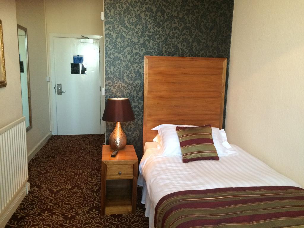 The Three Tuns Hotel Wetherspoon Thirsk Habitación foto