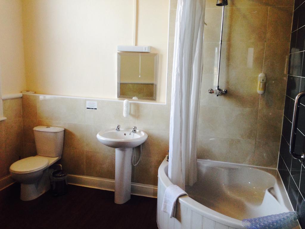 The Three Tuns Hotel Wetherspoon Thirsk Habitación foto